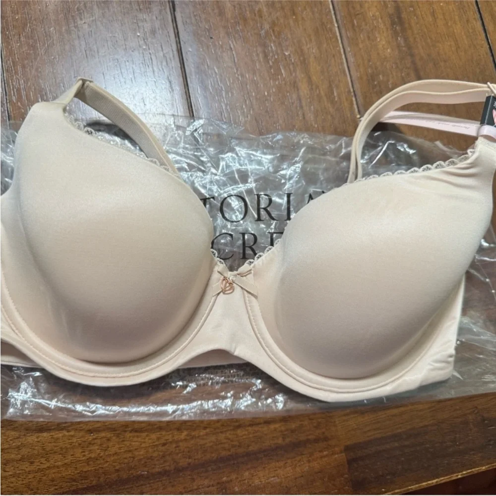 Victorias Secret smooth molded